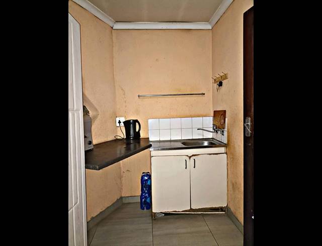 4 BEDROOM HOUSE FOR SALE IN PHILLIP NEL PARK